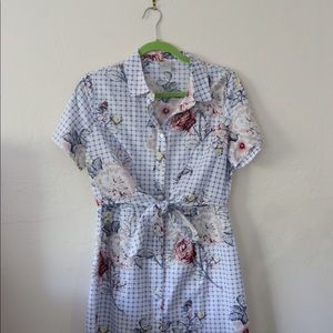 Beautiful checkered dress with roses